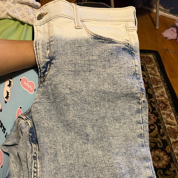 New jeans casual. - Picture 2 of 7